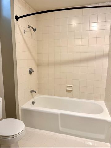 1 Seal Harbor Rd 215, Winthrop, MA 02152