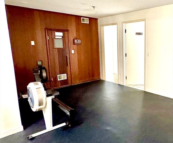 1 Seal Harbor Rd 215, Winthrop, MA 02152