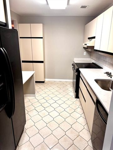 1 Seal Harbor Rd 215, Winthrop, MA 02152