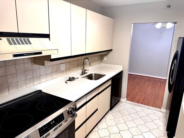 1 Seal Harbor Rd 215, Winthrop, MA 02152