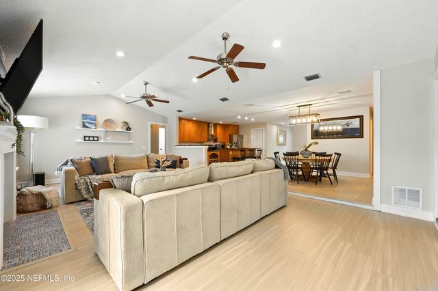 10 QUAIL Lane, Jacksonville Beach, FL 32250