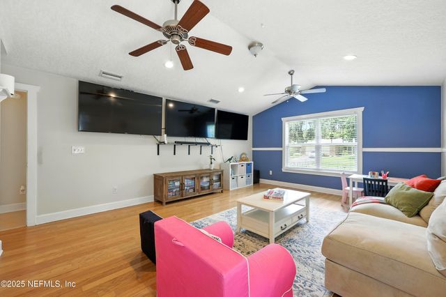 10 QUAIL Lane, Jacksonville Beach, FL 32250