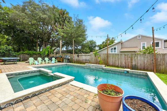 10 QUAIL Lane, Jacksonville Beach, FL 32250