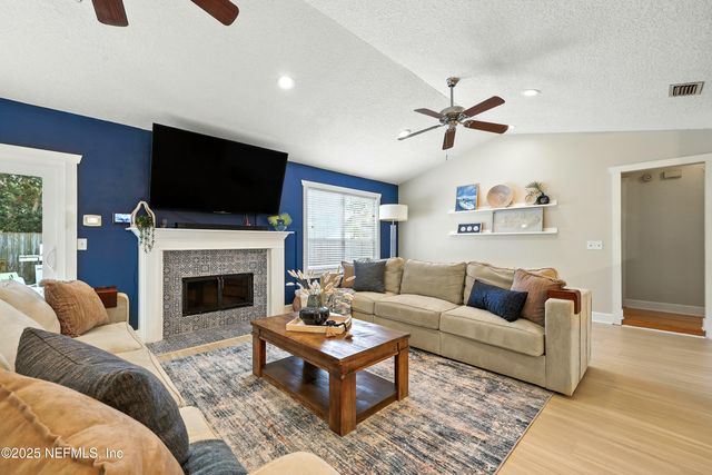 10 QUAIL Lane, Jacksonville Beach, FL 32250