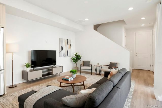 1675 S Andes Way, Aurora, CO 80017