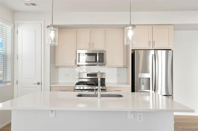 1675 S Andes Way, Aurora, CO 80017