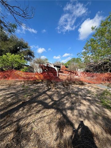 369 Edith Dr, Alice, TX 78332