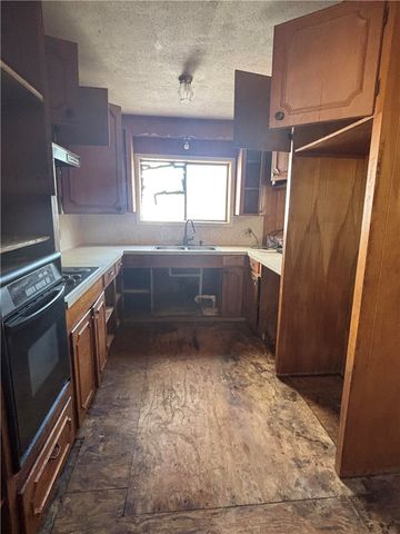 369 Edith Dr, Alice, TX 78332