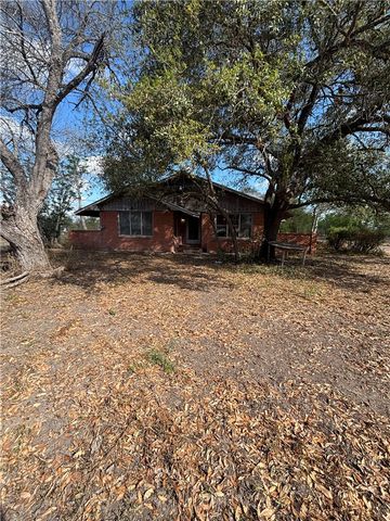 369 Edith Dr, Alice, TX 78332