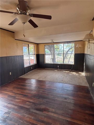 369 Edith Dr, Alice, TX 78332