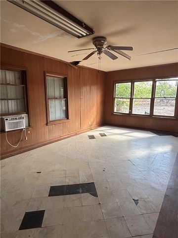 369 Edith Dr, Alice, TX 78332