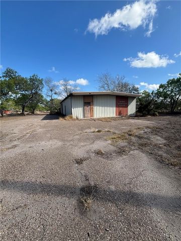 369 Edith Dr, Alice, TX 78332