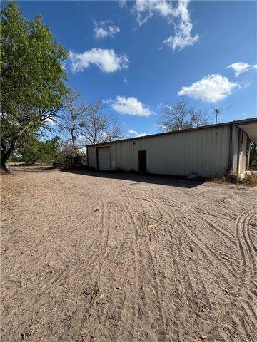 369 Edith Dr, Alice, TX 78332