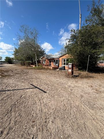 369 Edith Dr, Alice, TX 78332