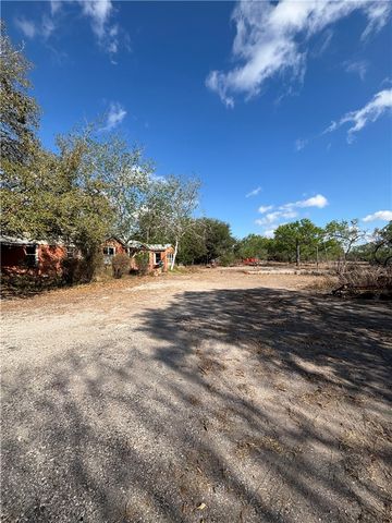 369 Edith Dr, Alice, TX 78332