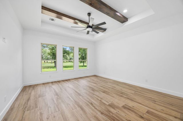 210 Birdie Dr, Hempstead, TX 77445
