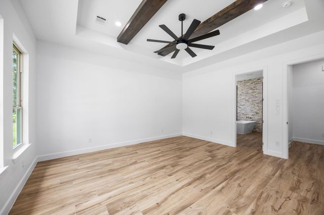 210 Birdie Dr, Hempstead, TX 77445