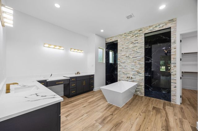 210 Birdie Dr, Hempstead, TX 77445
