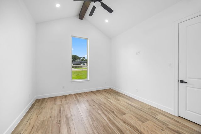 210 Birdie Dr, Hempstead, TX 77445