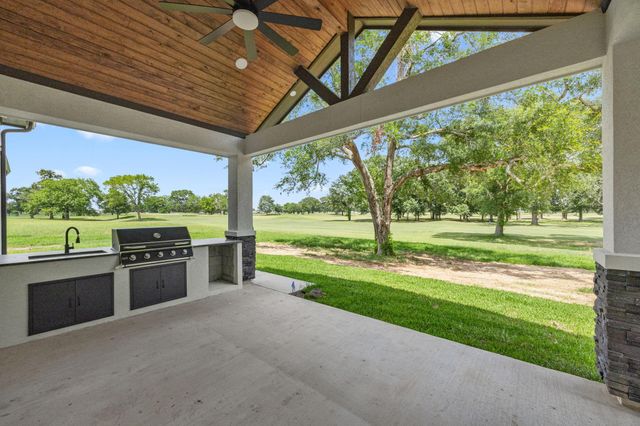 210 Birdie Dr, Hempstead, TX 77445