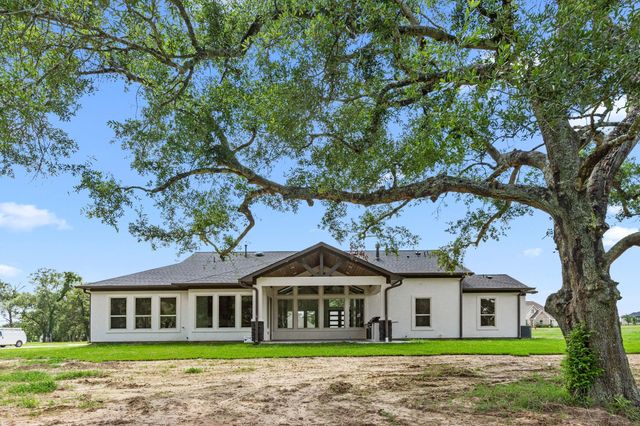 210 Birdie Dr, Hempstead, TX 77445