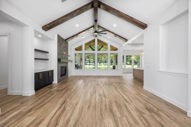 210 Birdie Dr, Hempstead, TX 77445