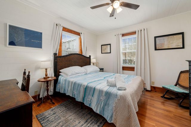 916 11th Street, Galveston, TX 77550