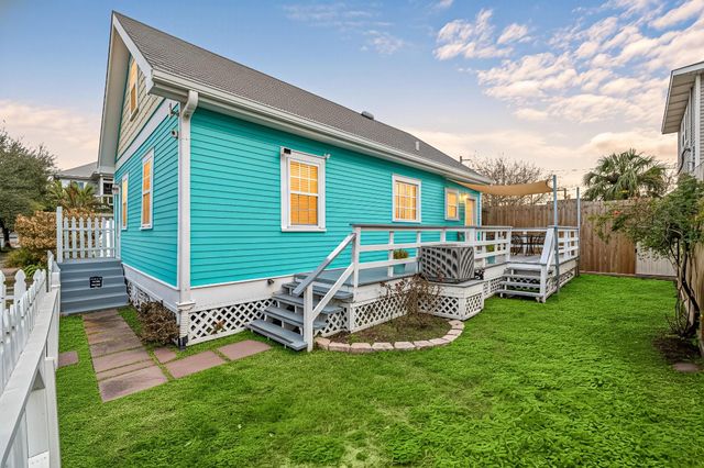 916 11th Street, Galveston, TX 77550