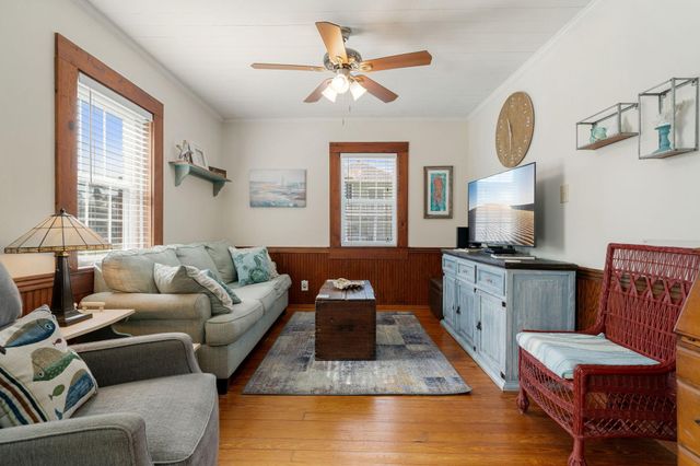 916 11th Street, Galveston, TX 77550