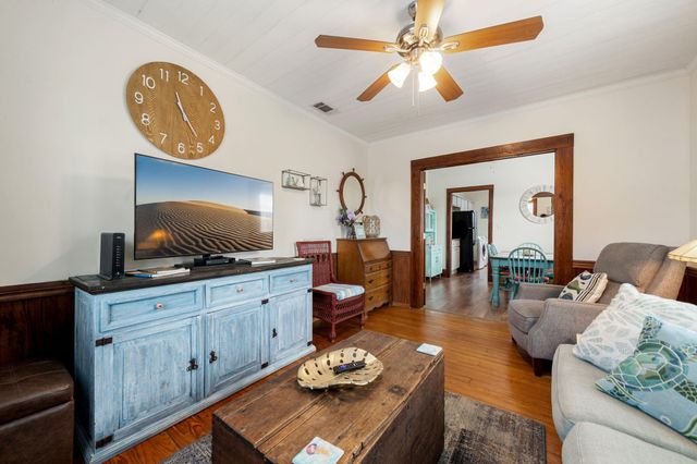 916 11th Street, Galveston, TX 77550