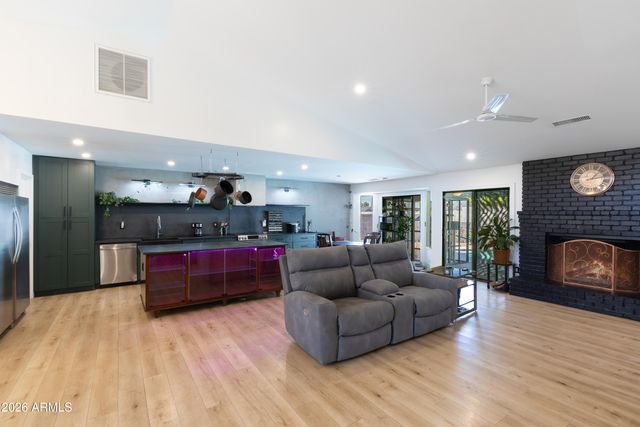 3752 E EMERALD Avenue, Mesa, AZ 85206