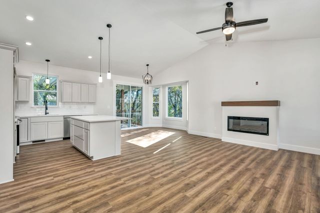 816 W Bluebird Ct, Andover, KS 67002