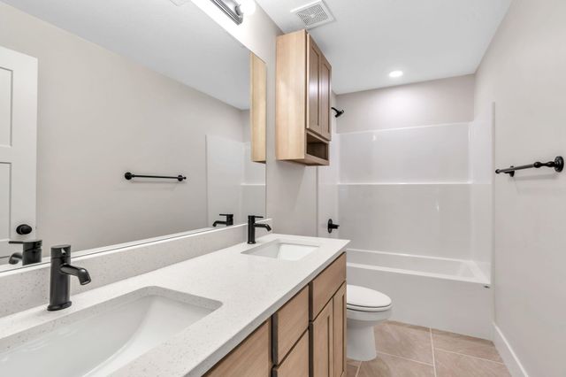 816 W Bluebird Ct, Andover, KS 67002