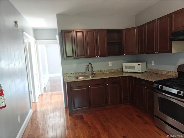 104 Winnikee Avenue 3, Poughkeepsie, NY 12601