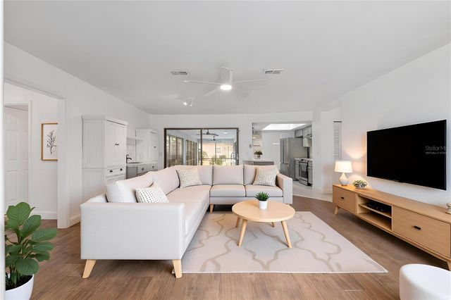 6242 NW 105TH AVENUE, Alachua, FL 32615