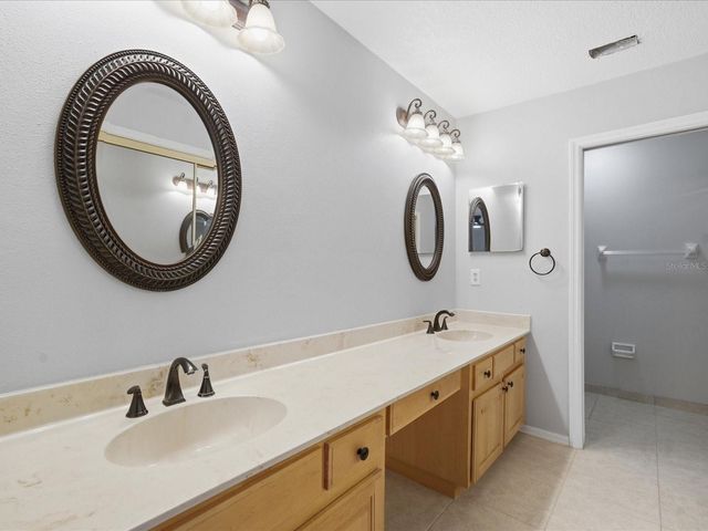 15338 E POND WOODS DRIVE 15338, Tampa, FL 33618