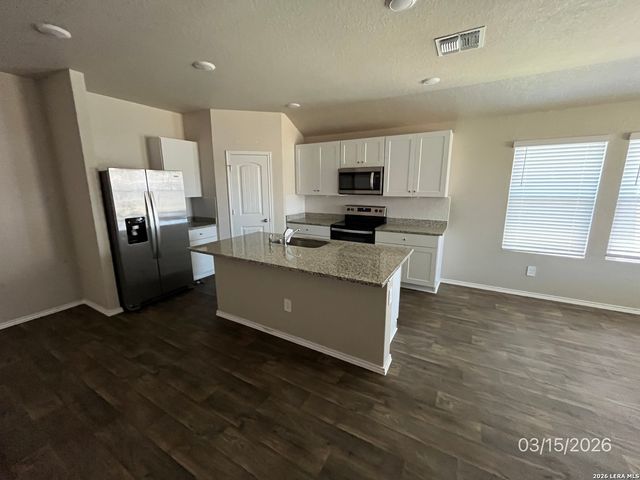 837 GERARDIA CT, Seguin, TX 78155