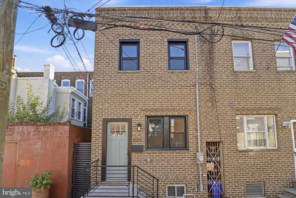 1133 E WILT ST, PHILADELPHIA, PA 19125 — photo 2