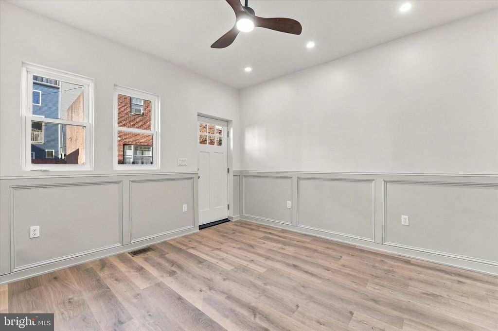 1133 E WILT ST, PHILADELPHIA, PA 19125 — photo 4