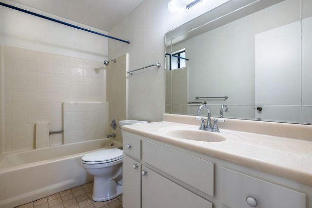 12804 E Alamos Avenue, Sanger, CA 93657