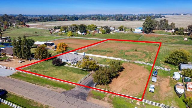 12804 E Alamos Avenue, Sanger, CA 93657