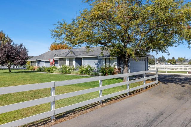 12804 E Alamos Avenue, Sanger, CA 93657