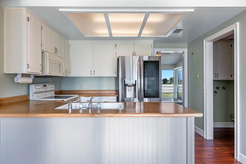 Image 11 of property listing at 12804 E Alamos Avenue, Sanger, CA 93657