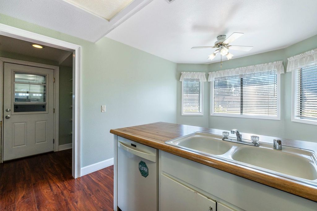 Image 12 of property listing at 12804 E Alamos Avenue, Sanger, CA 93657