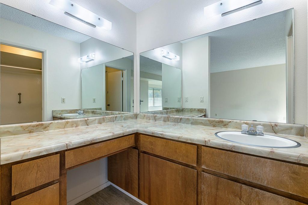 Image 16 of property listing at 12804 E Alamos Avenue, Sanger, CA 93657