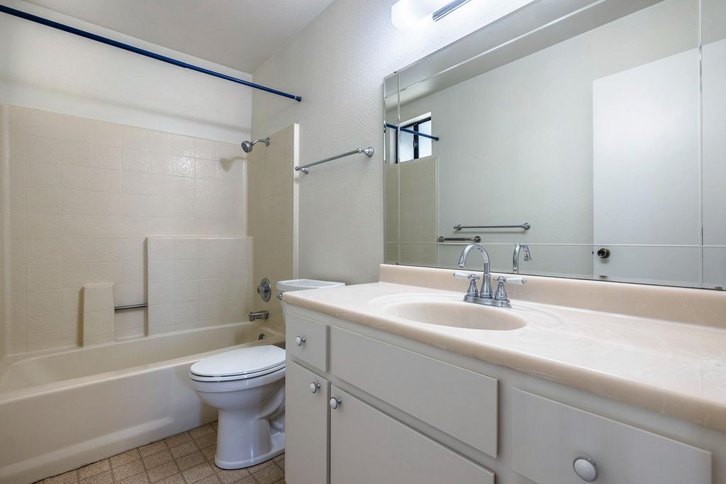 Image 19 of property listing at 12804 E Alamos Avenue, Sanger, CA 93657