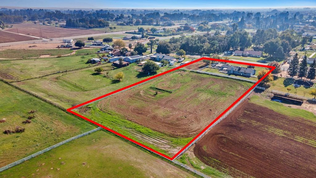 Image 6 of property listing at 12804 E Alamos Avenue, Sanger, CA 93657