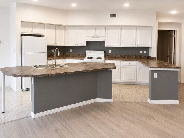911 N ORANGE AVENUE 252, Orlando, FL 32801