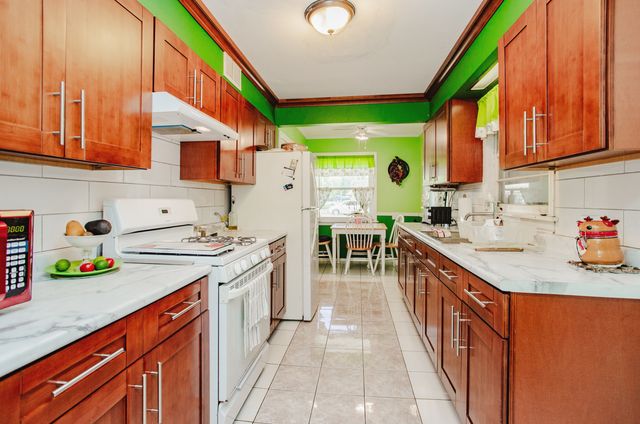 2521 Seminary Avenue, Des Plaines, IL 60016