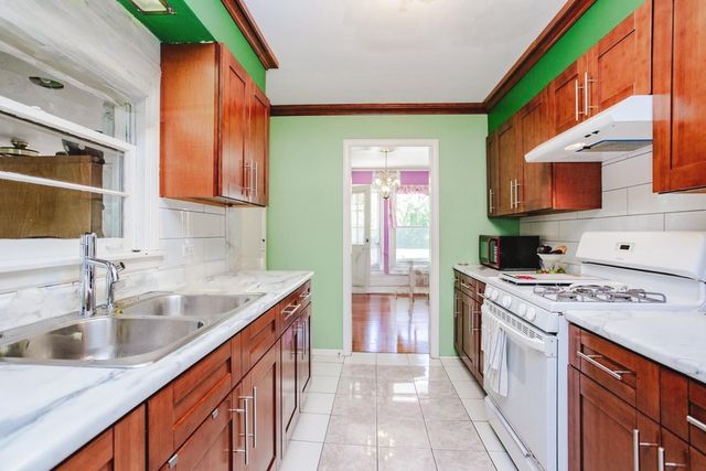 2521 Seminary Avenue, Des Plaines, IL 60016